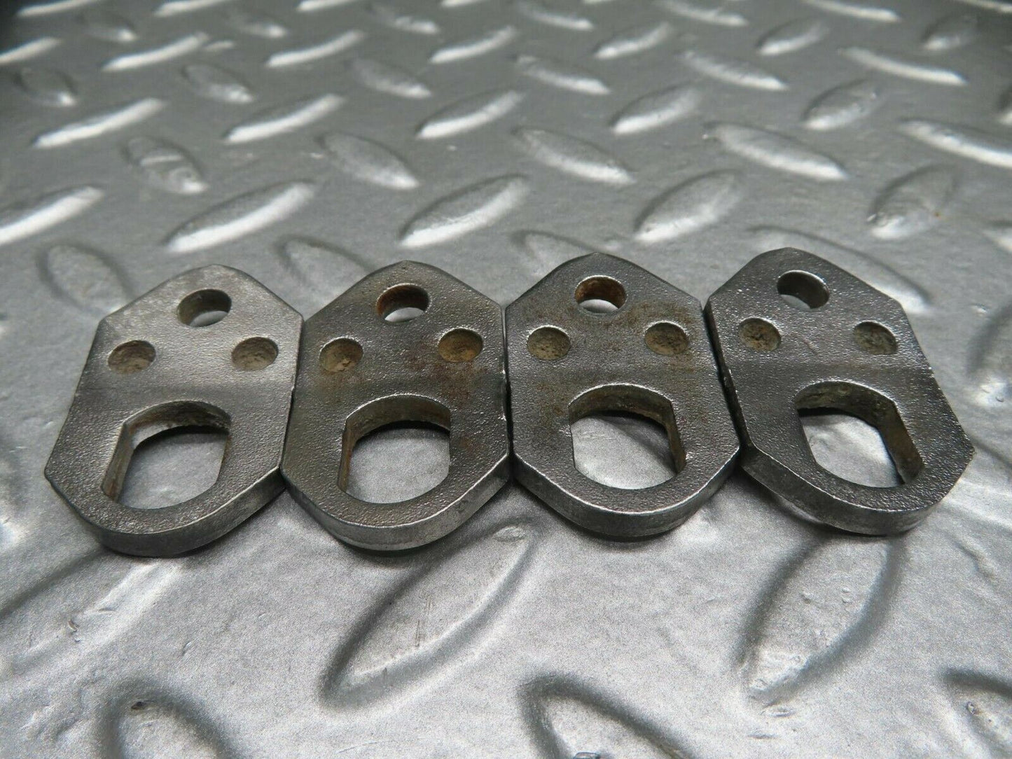 15634 Mercedes-Benz R107 450SL Fuel Injector Bracket 4pcs