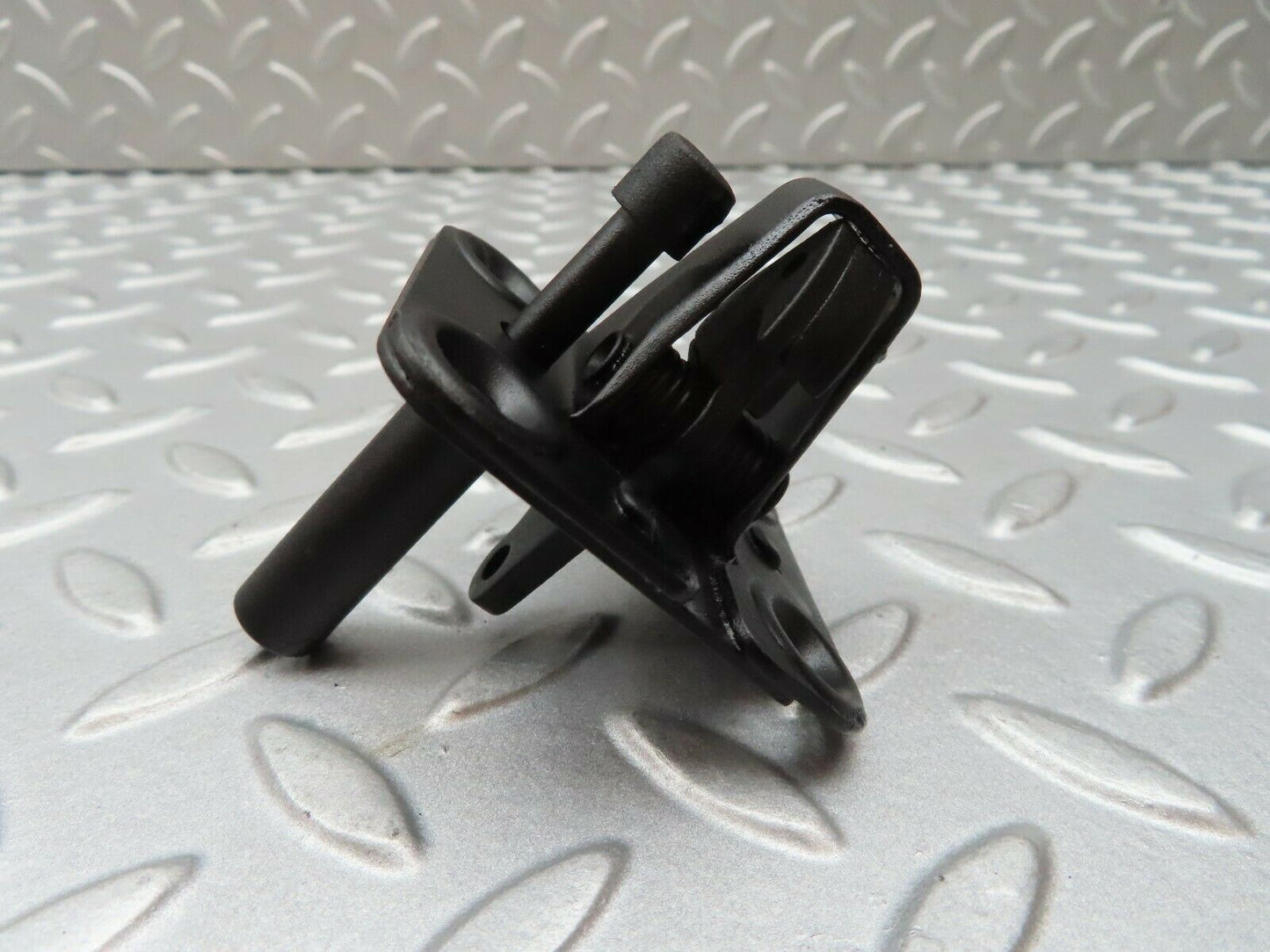 4003 Mercedes-Benz S123 200T Wagon Bonnet Lock Latch
