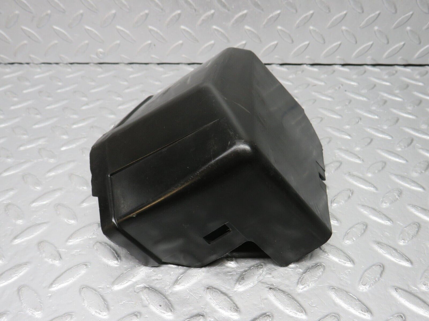38772 Mercedes-Benz W201 190E Ignition Suppressor Housing 1031580685