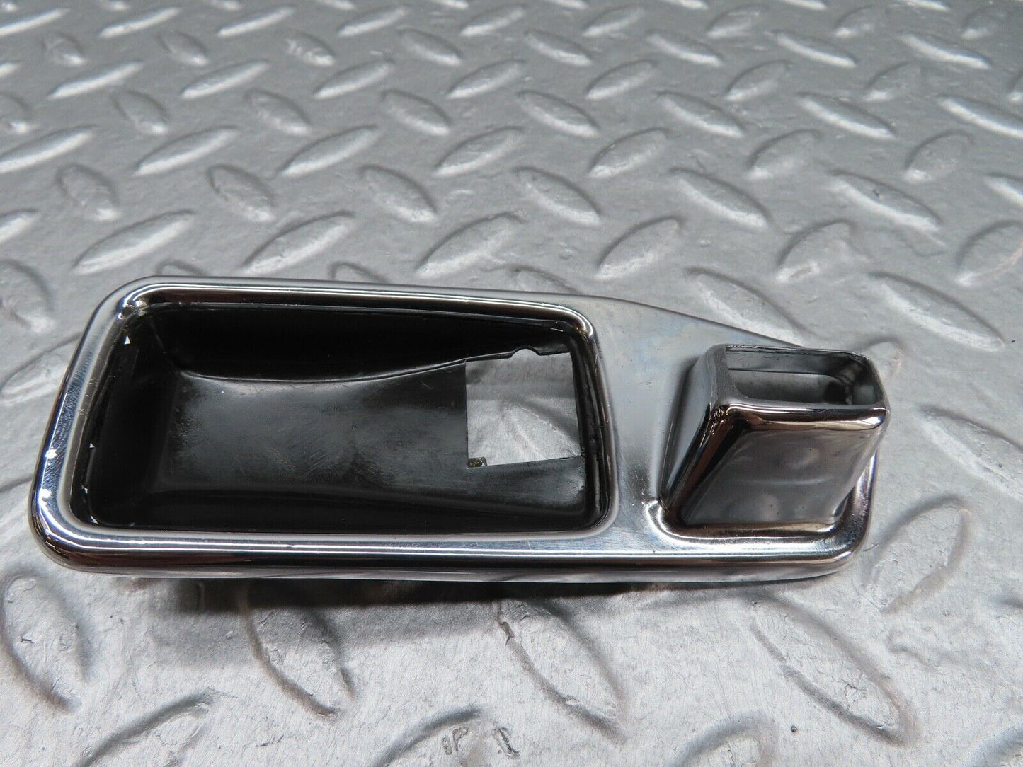 17958 Mercedes-Benz W123 200 Chrome Frame For Door Opener Left 1167660111