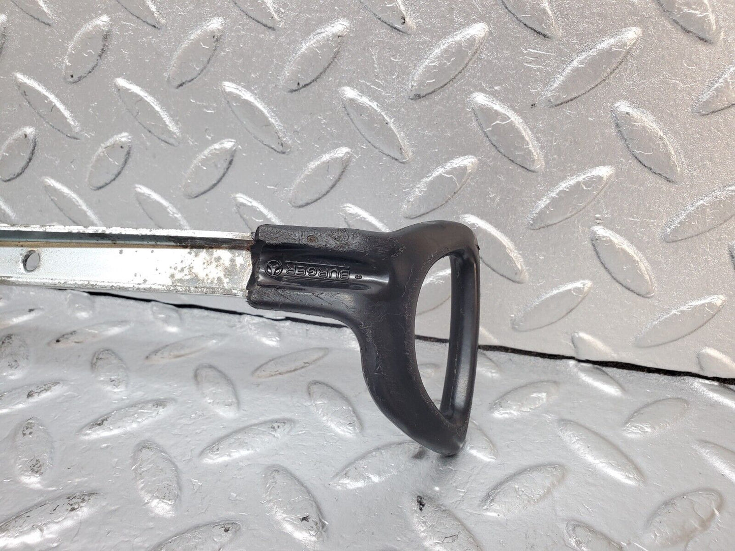 44415 Mercedes-Benz W123 280E Front Left Seat Sliding Adjust Handle