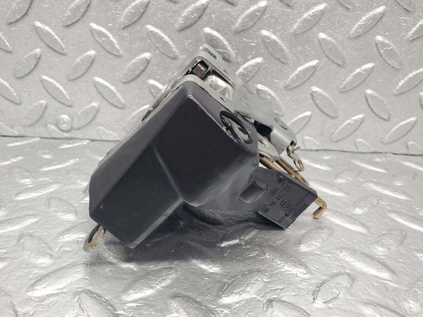 46382 Mercedes-Benz C123 280CE Coupe Right Door Lock Mechanism 1237230408