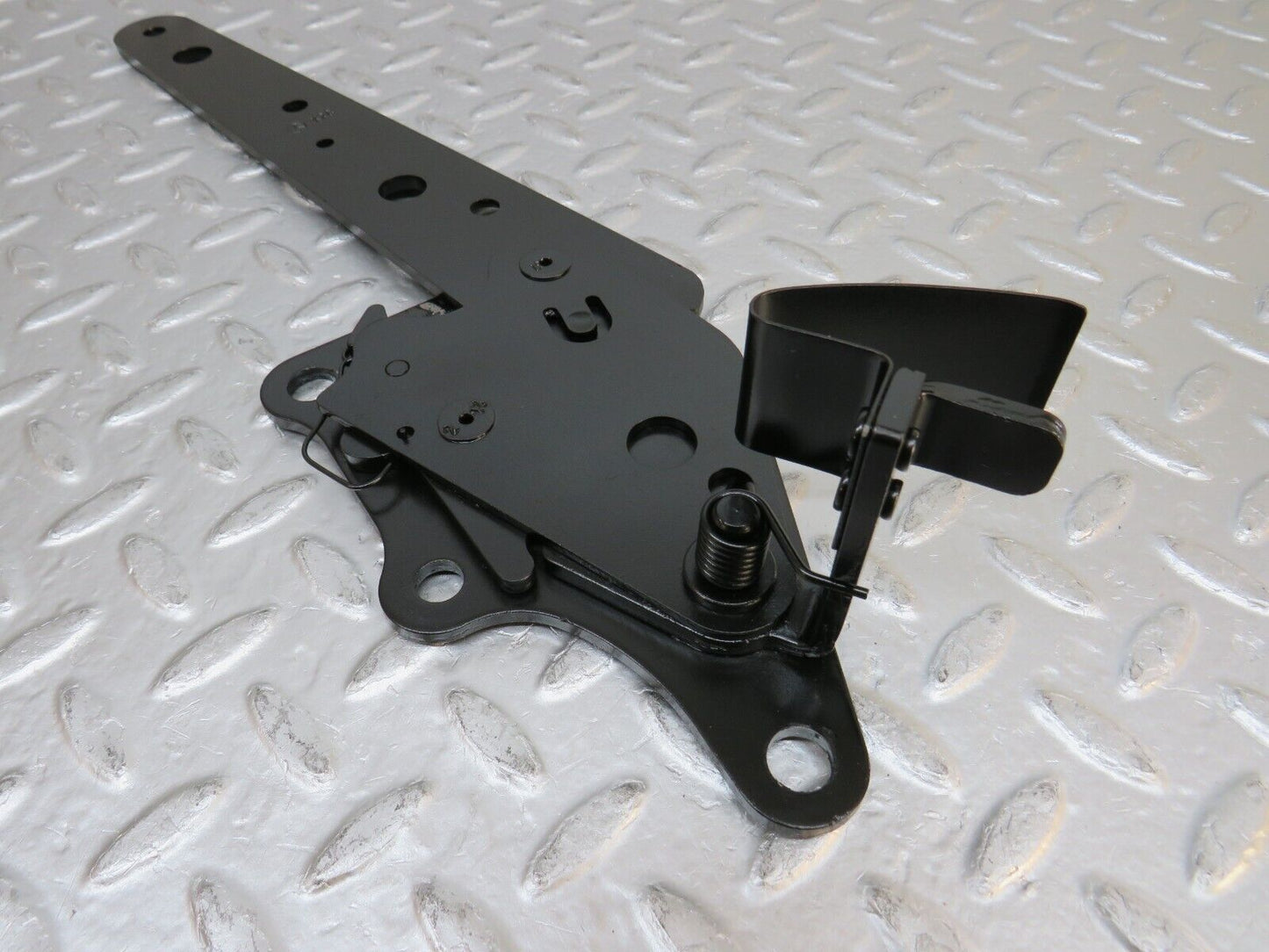 32514 Mercedes-Benz S124 300TE Wagon Rear Seat Hinge Pair