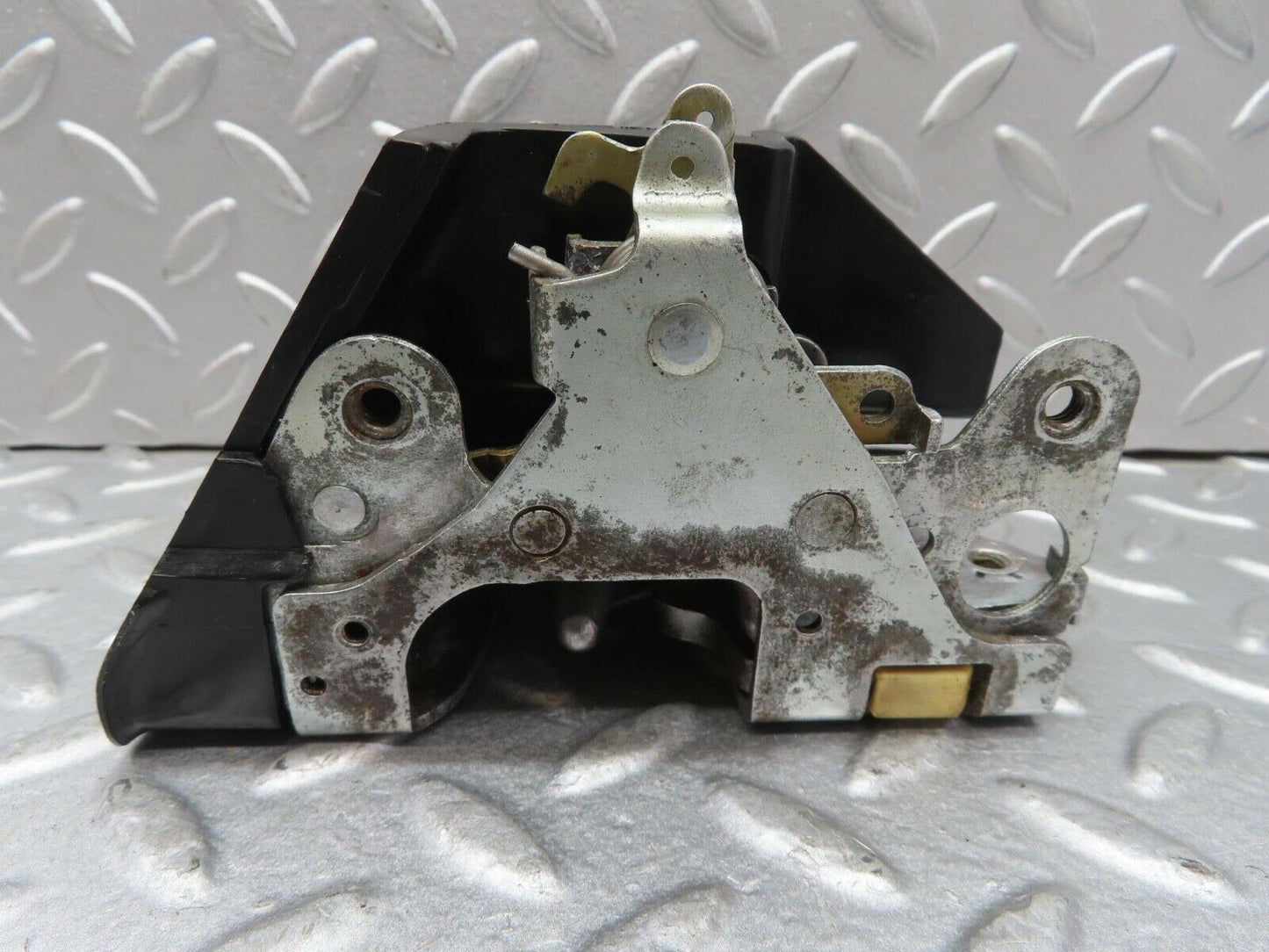 13638 Mercedes-Benz W123 200 Rear Left Door Lock Mechanism 1237330108