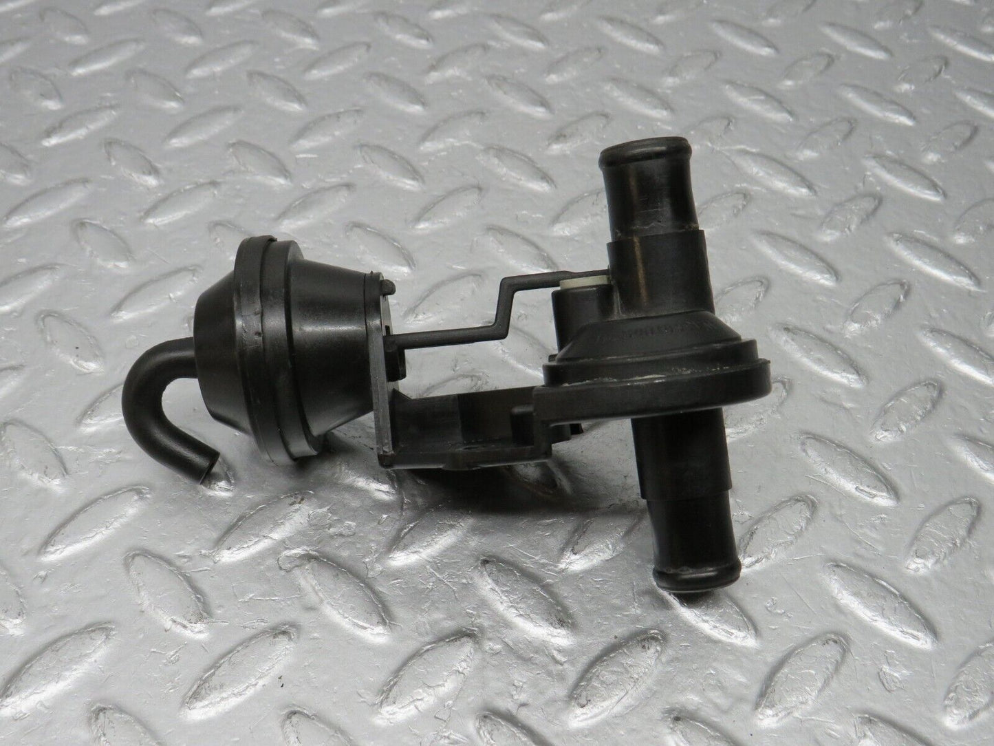 39101 Mercedes-Benz R107 500SL Coupe Heater Control Valve 1078300584