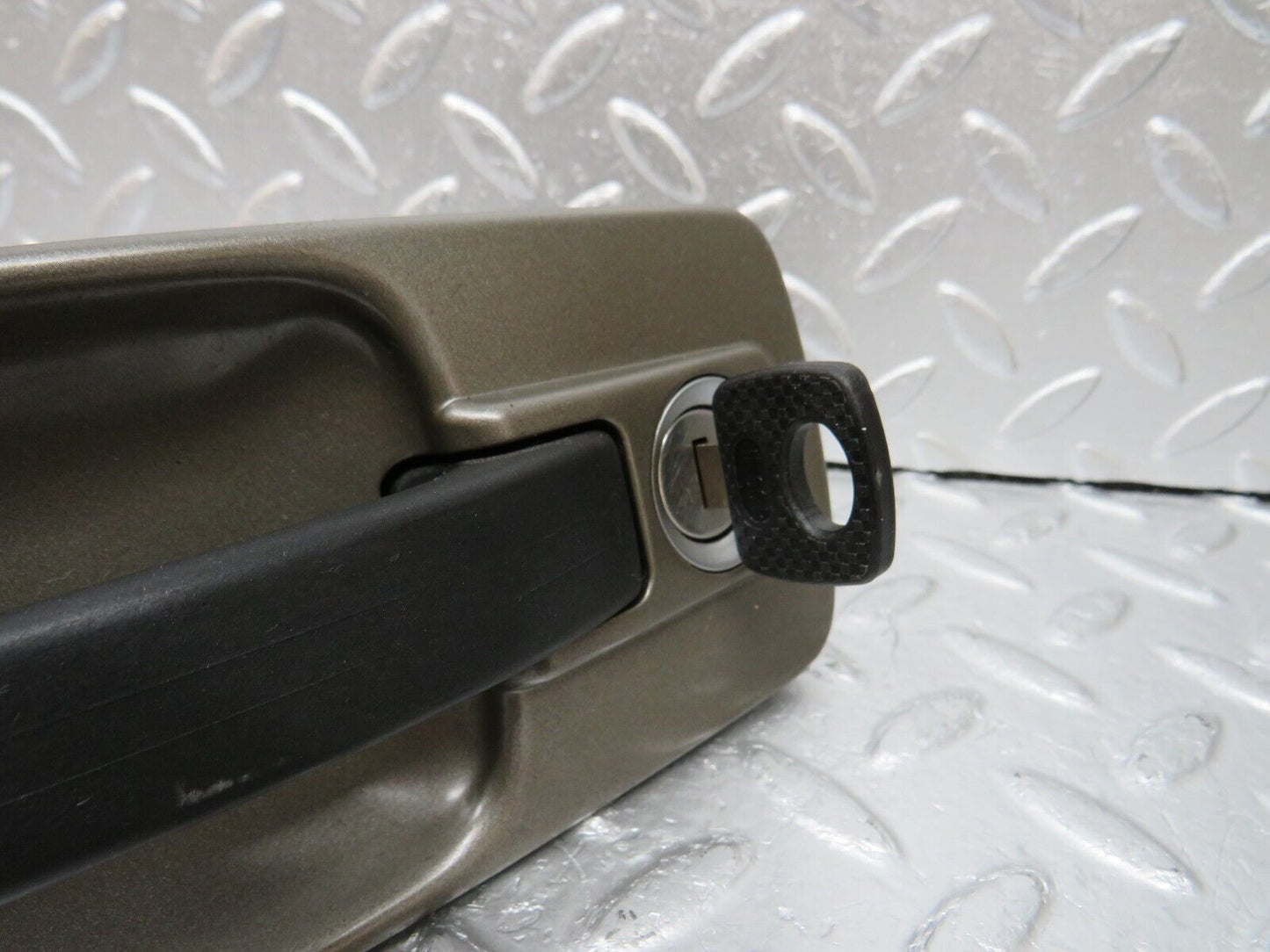 34662 Mercedes-Benz C126 380SEC Coupe Left Exterior Door Handle With Key