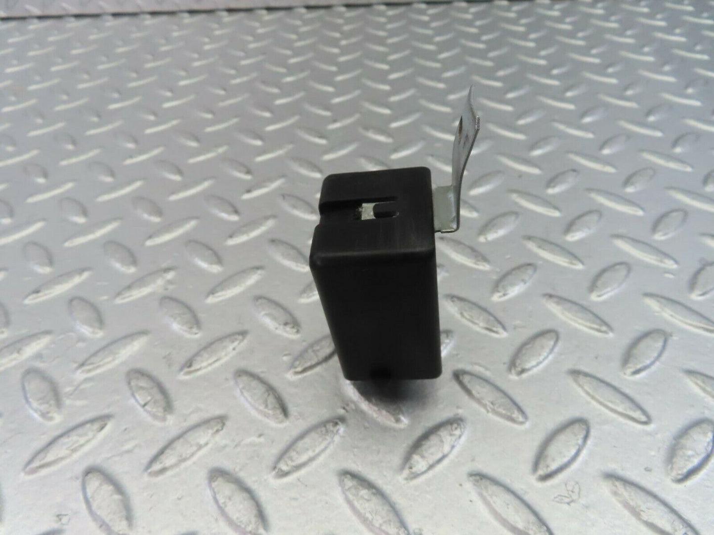 10729 Mercedes-Benz W123 230E Rear Heated Window Relay 1078200010