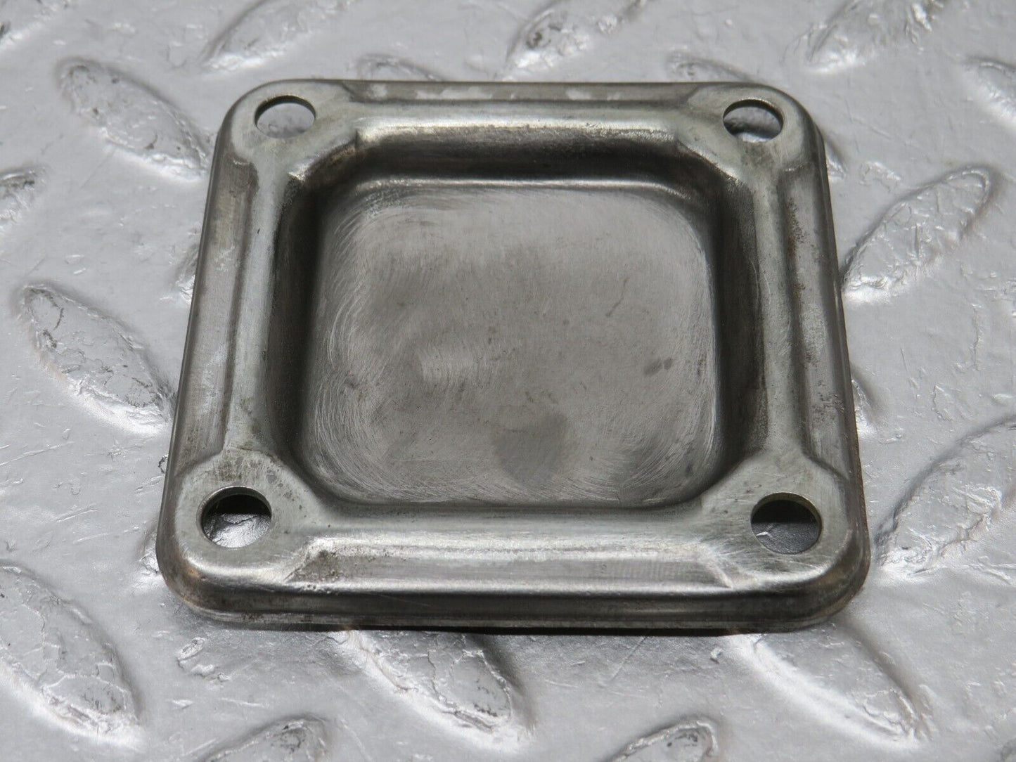 34653 Mercedes-Benz C126 380SEC Coupe Ignition Distributor Cover