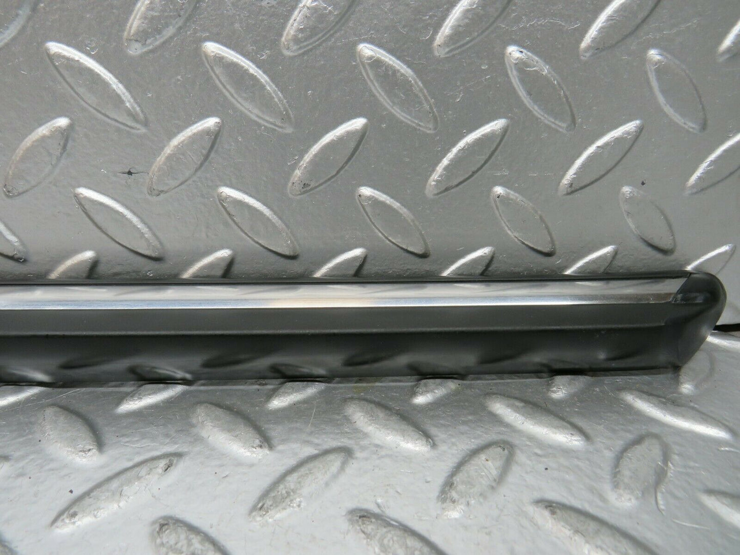 23186 Mercedes-Benz W116 350SE Front Right Fender Wing Centre Moulding Trim