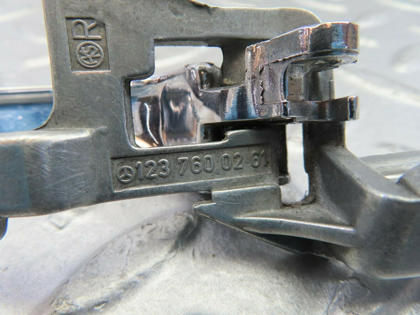 10759 Mercedes-Benz W123 230E Right Interior Door Handle 1237600261