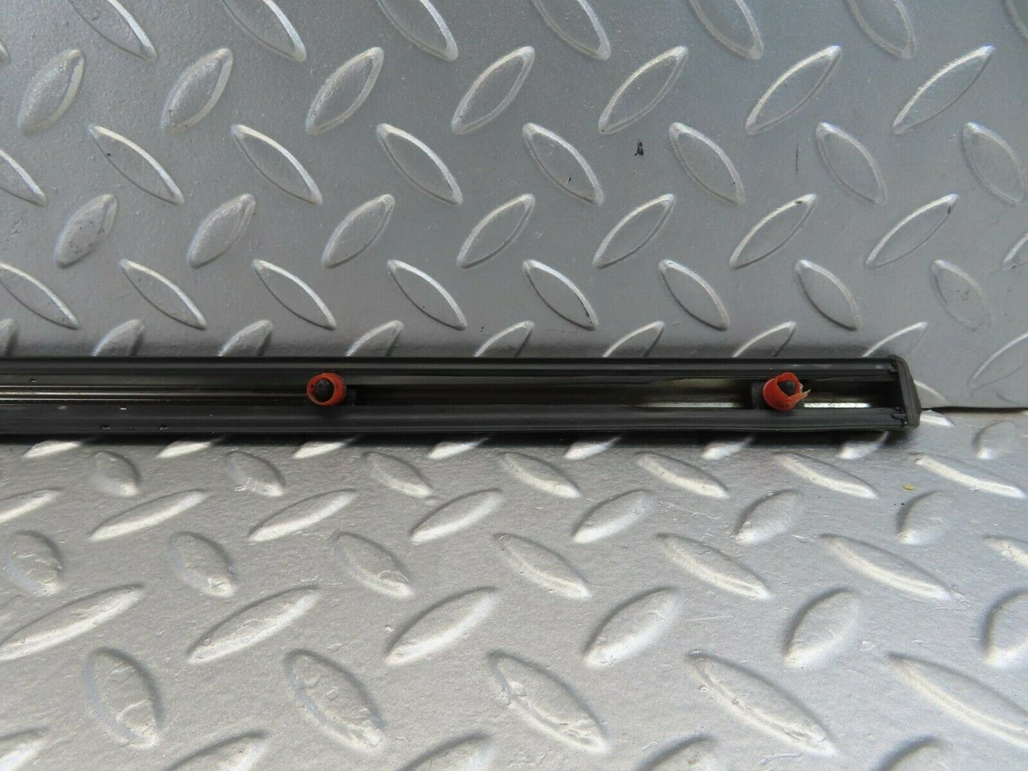 10897 Mercedes-Benz W123 230E Front Right Door Centre Moulding Trim