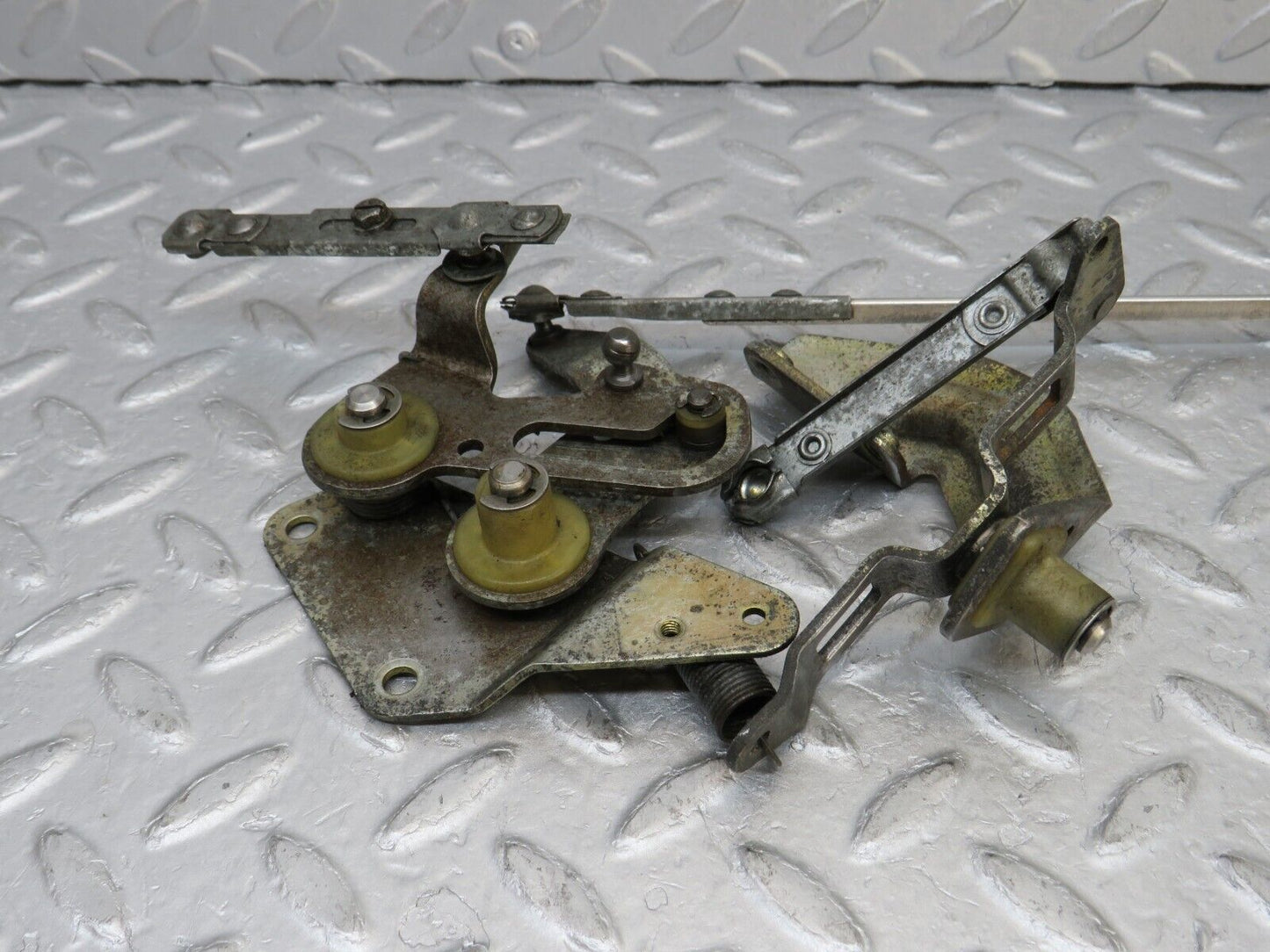 35603 Mercedes-Benz R107 280SL Coupe Throttle Linkage