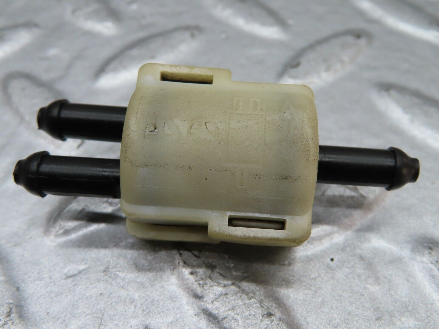 20048 Mercedes-Benz R129 300SL Coupe Windscreen Washer Fluid Distributors