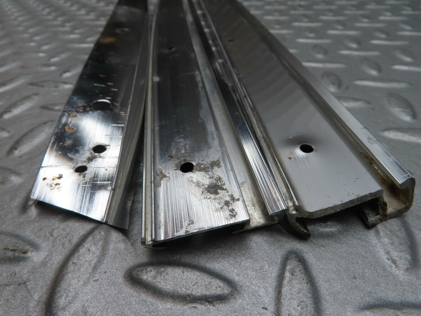 16760 Mercedes-Benz C107 380SLC Roof Chrome Moulding Trim Left Side