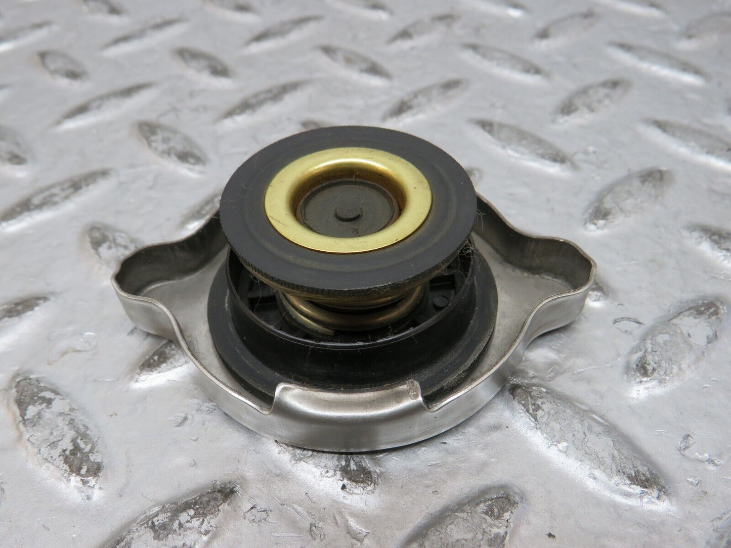27863 Mercedes-Benz W123 280E Radiator Cap 1245000106