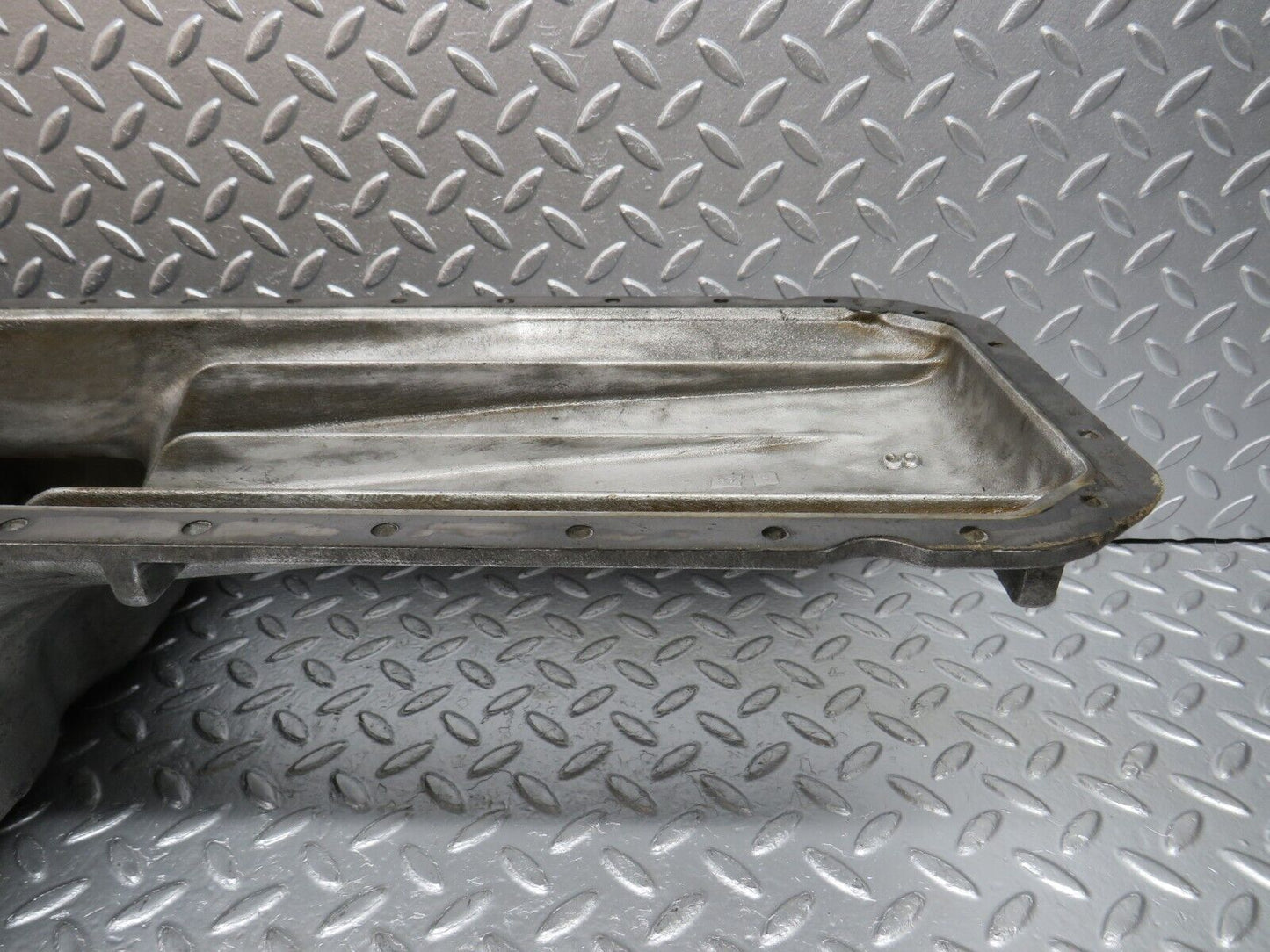 32960 Mercedes-Benz C107 R107 450 V8 Oil Pan Oil Sump 1160105113