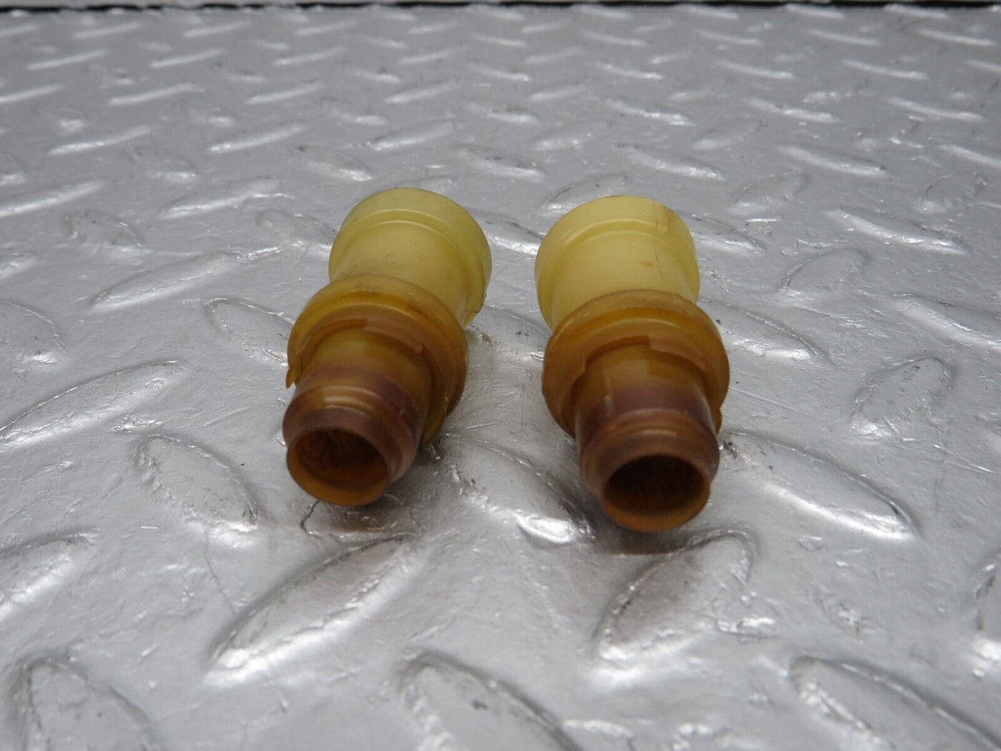 40171 Mercedes-Benz R107 350SL Coupe Fuel Injector Holder 2x
