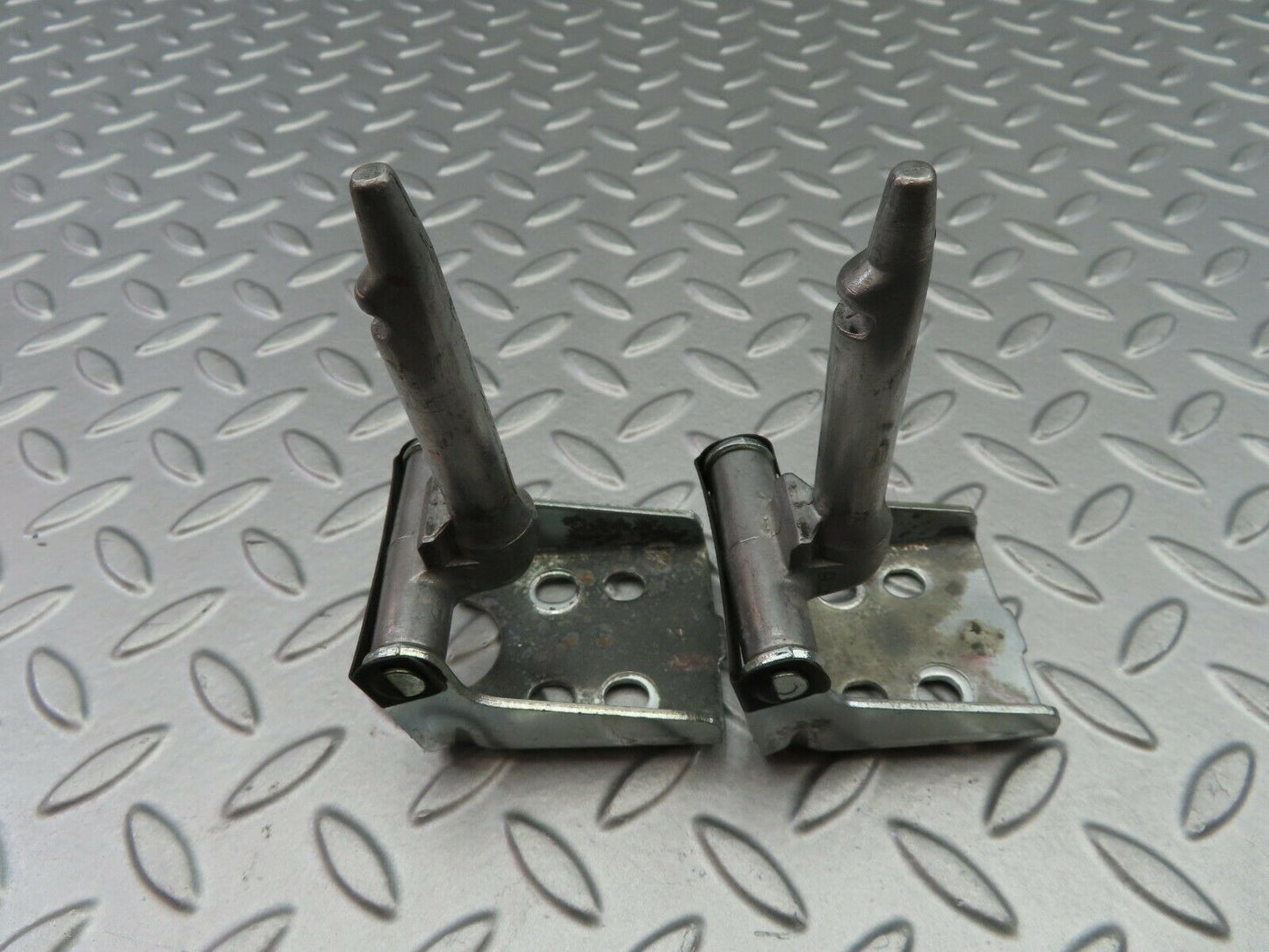 6626 Mercedes-Benz S124 E220 Wagon Boot Folding Seat Hinge Bottom