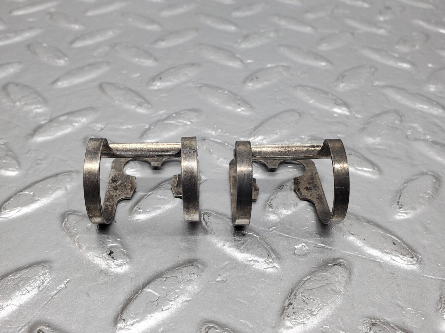45476 Mercedes-Benz 280E M110.988 Valve Rocker Arm With Retaining Spring
