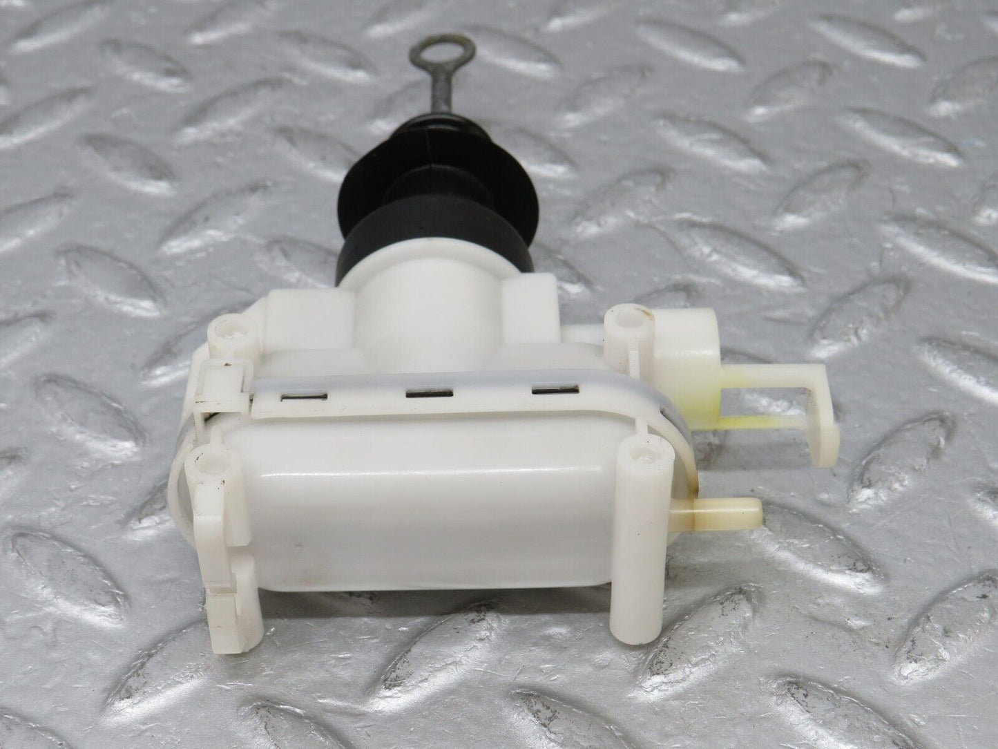 36631 Mercedes-Benz W201 190E Front Left Door Lock Vacuum Actuator
