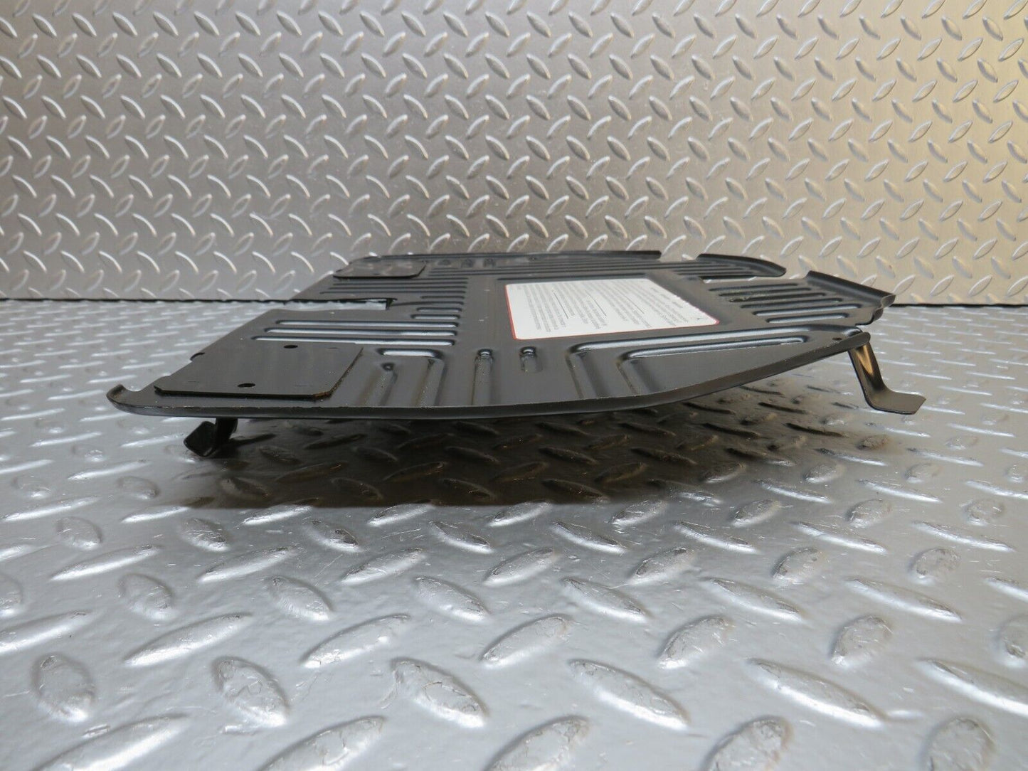 31346 Mercedes-Benz S124 220TE Wagon Front Right Floor Relay Cover 2028171320