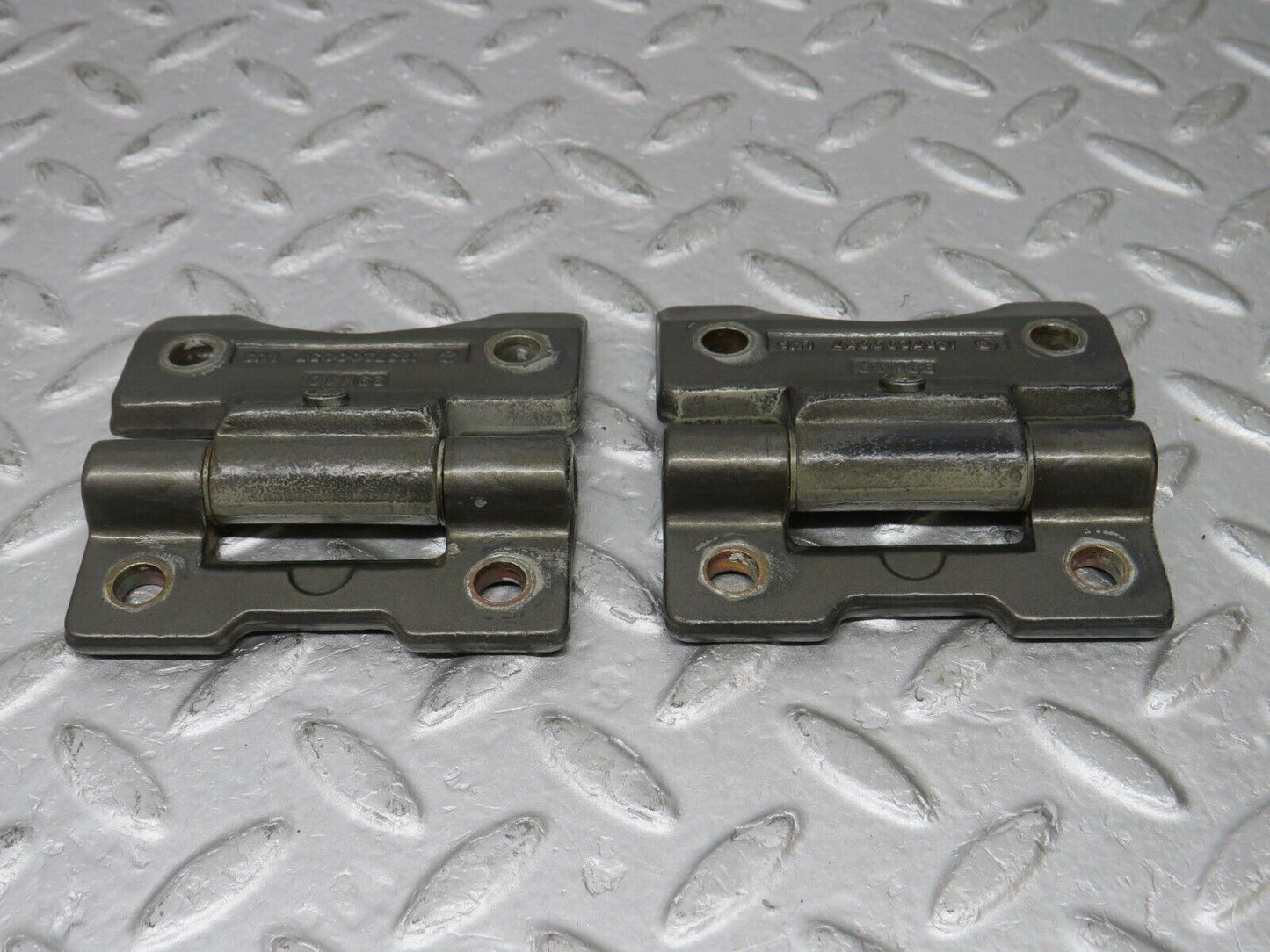 36072 Mercedes-Benz W126 420SE Door Hinge 1237200037