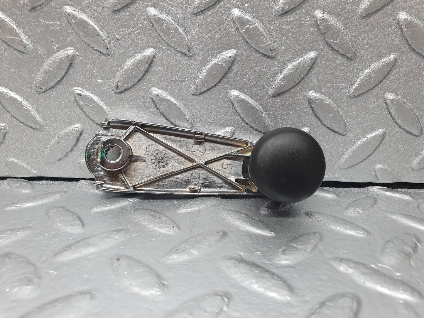 44062 Mercedes-Benz C123 230CE Coupe Rear Window Lifter Crank Handle