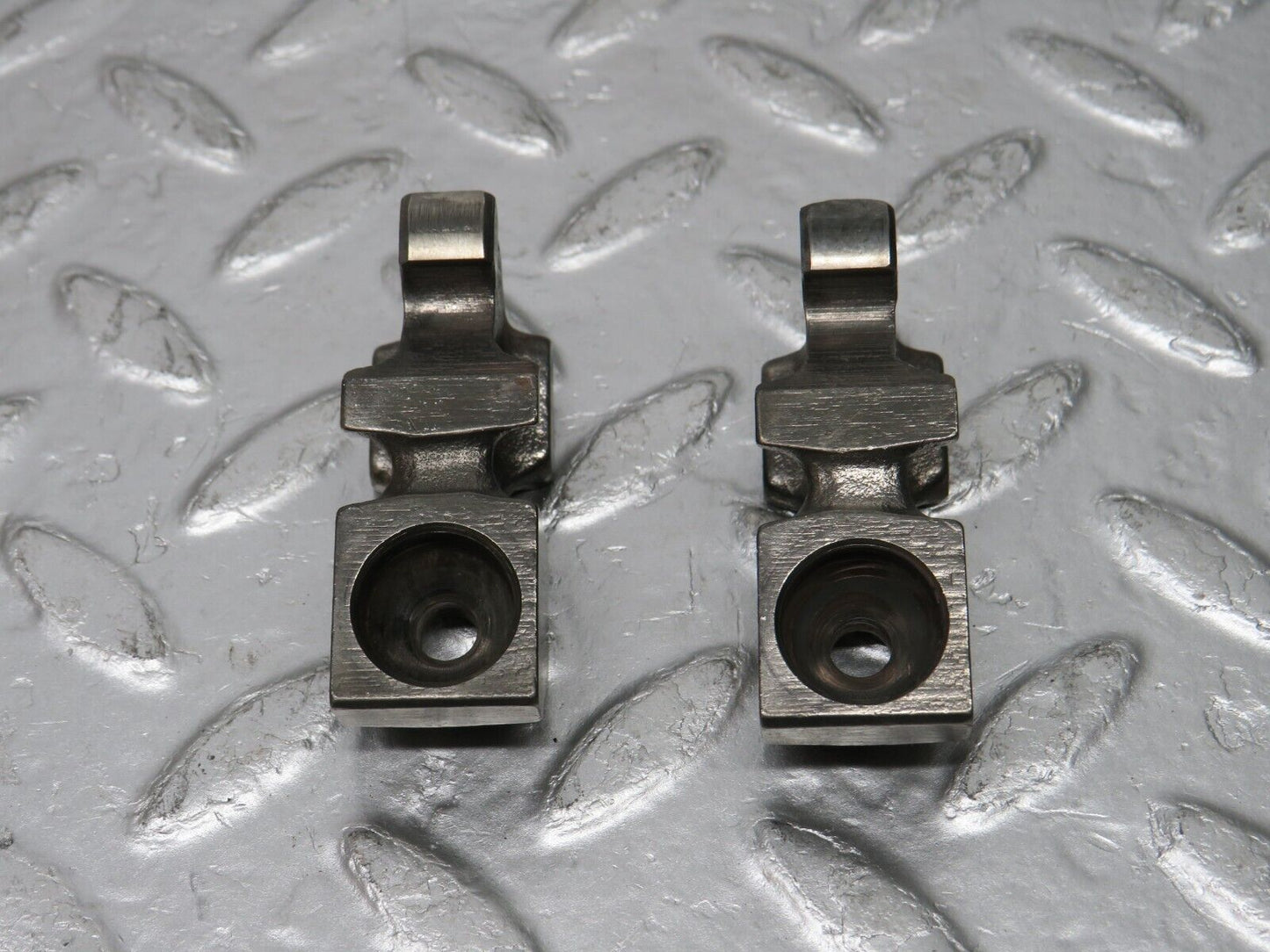 33006 Mercedes-Benz C107 R107 350 V8 Valve Rocker Arm With Spring & Tappet