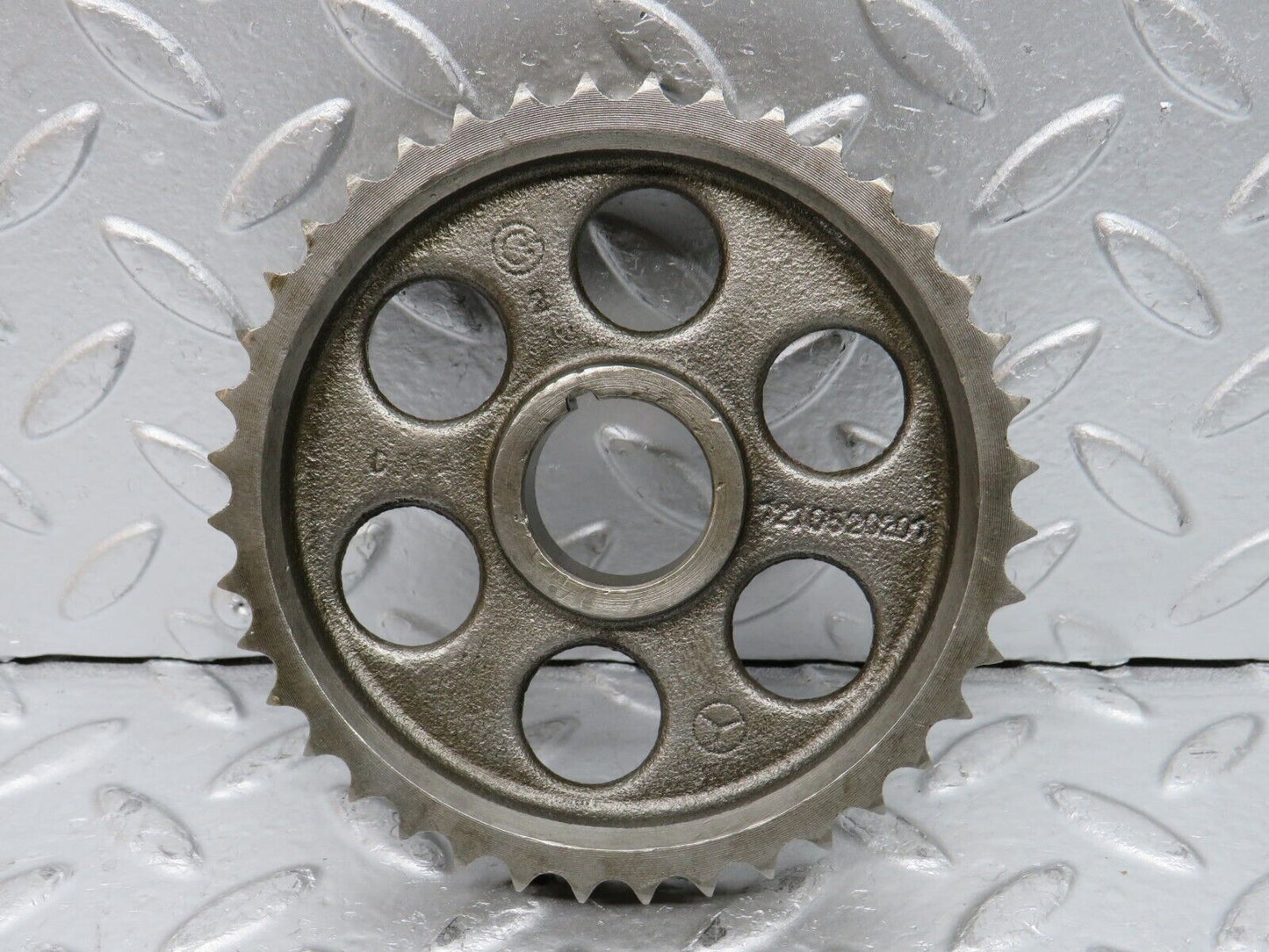 0272 Mercedes-Benz W123 220D Camshaft Timing Gear 1210520201
