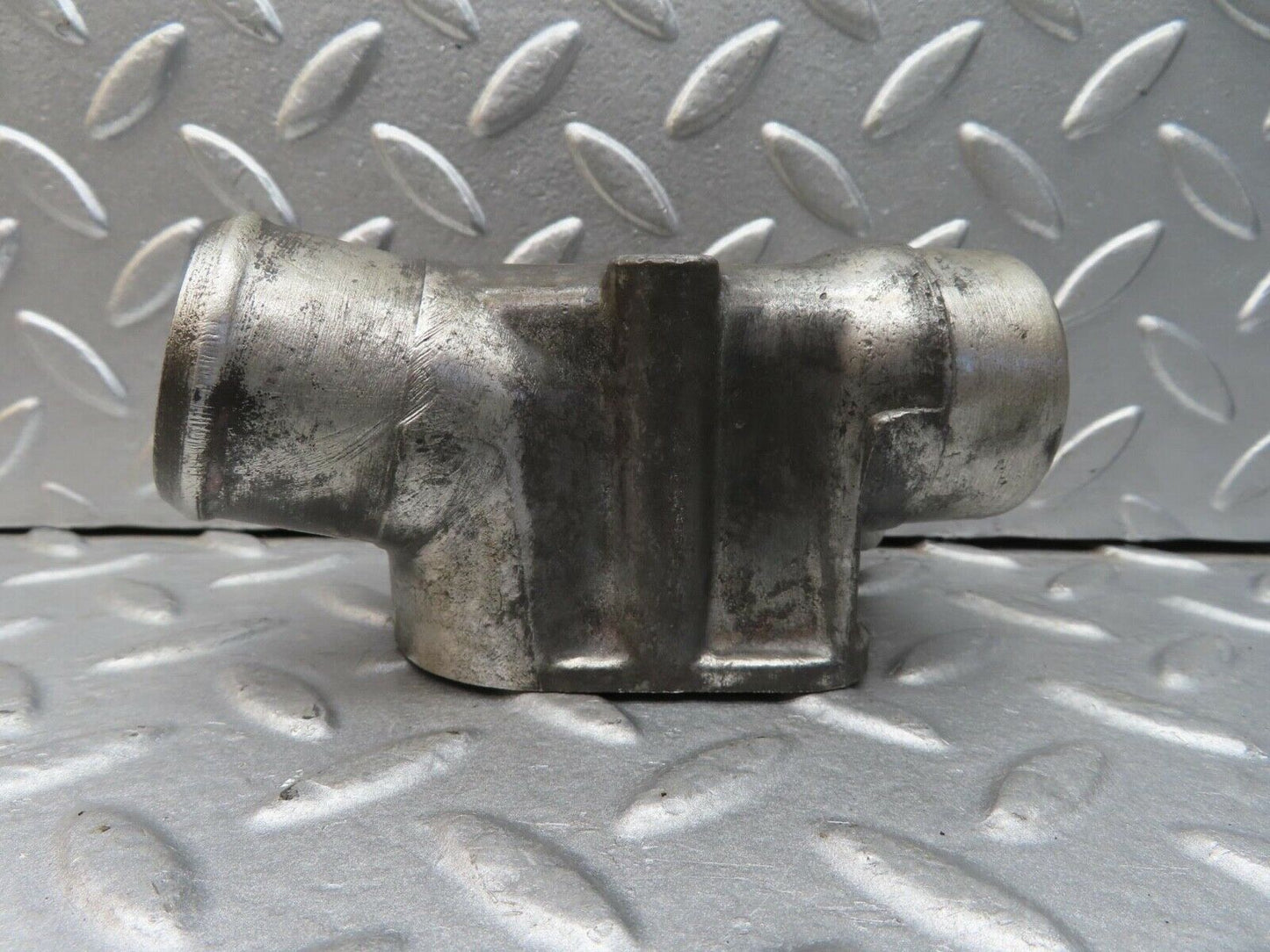14360 Mercedes-Benz W116 350SE Water Pipe Socket 1162011730