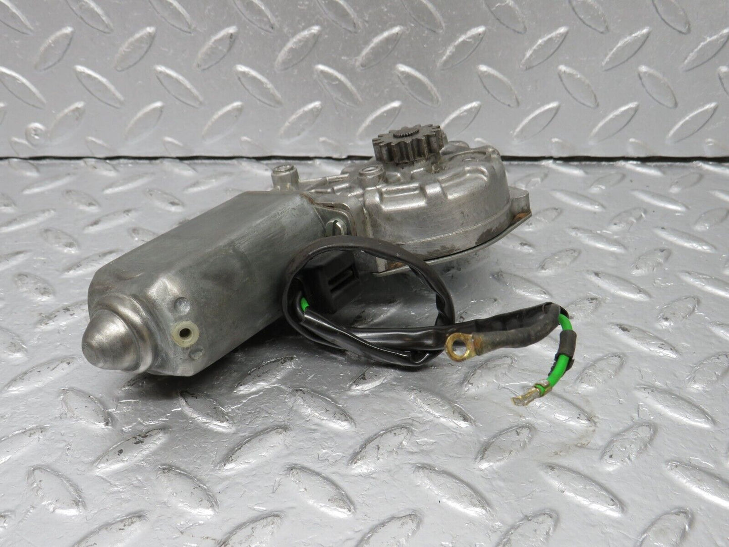 40592 Mercedes-Benz W123 300D Front Left Window Regulator Motor 0130821018