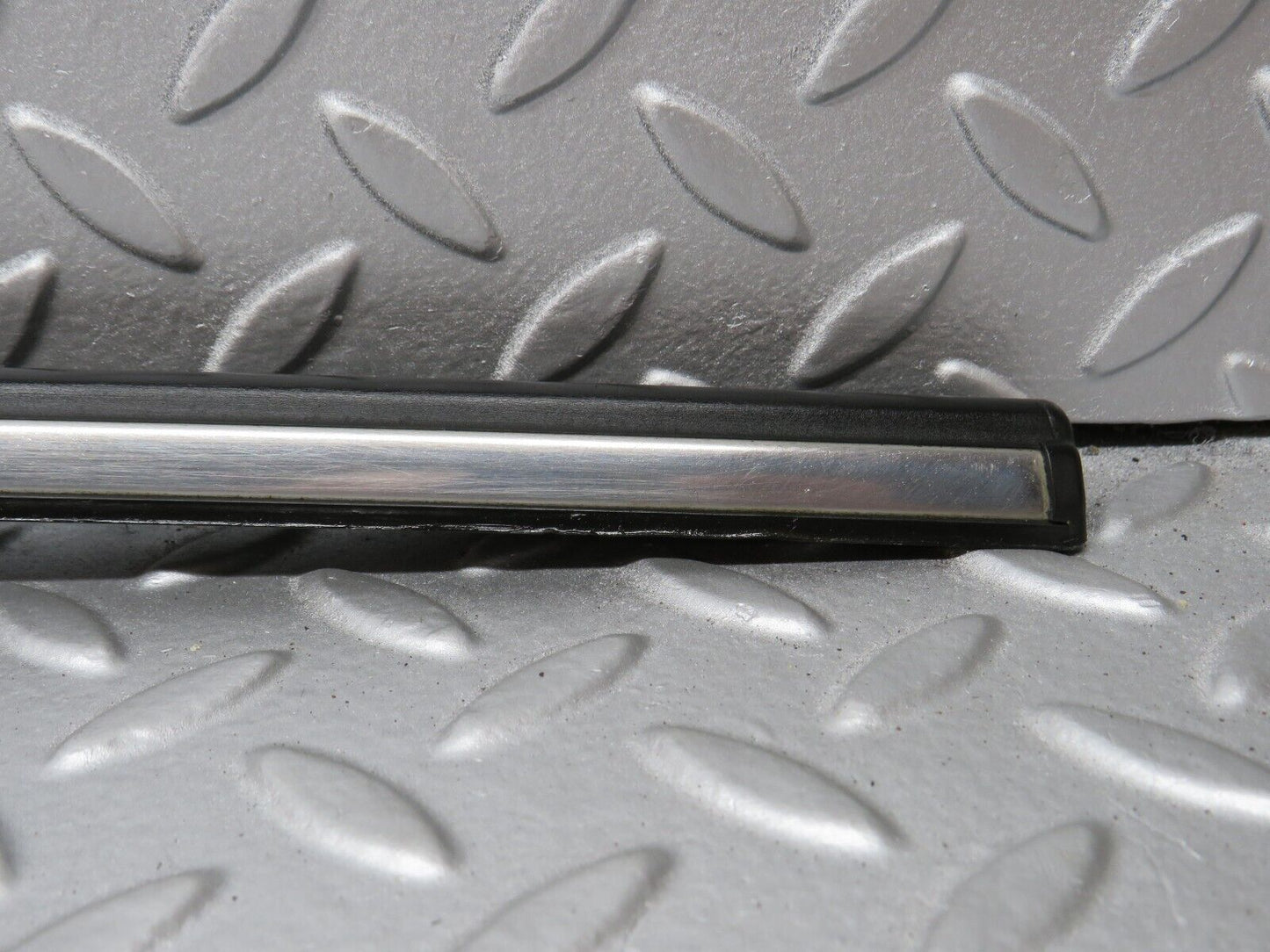 40637 Mercedes-Benz W123 300D Trunk Boot Lid Chrome Moulding Trim