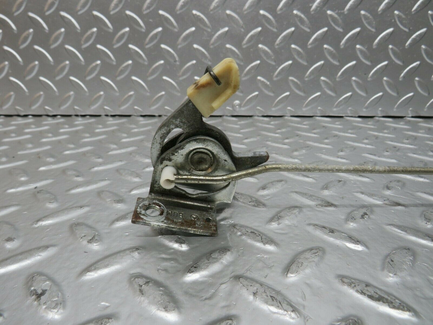 24264 Mercedes-Benz S124 220TE Wagon Rear Seat Bench Locking Mechanism Left