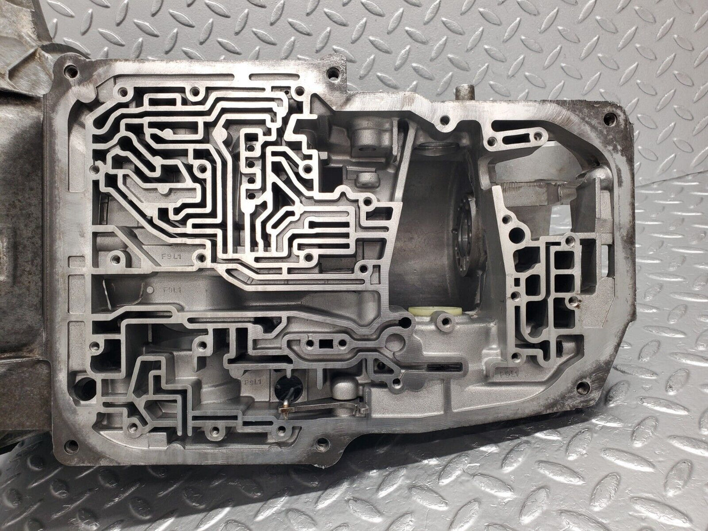 46293 Mercedes-Benz W124 280E Automatic Gearbox Housing 722.433 1242704204 2012710701