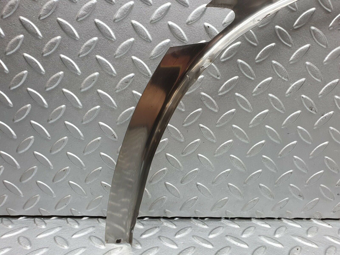 0141 Mercedes-Benz W116 350SE Rear Left Chrome Wheel Arch Trim