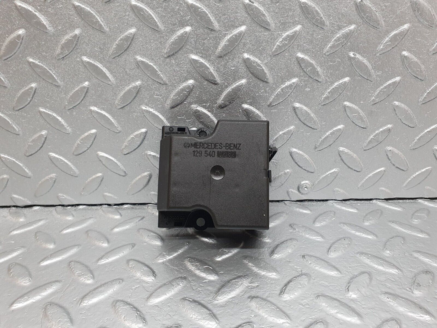 42167 Mercedes-Benz R129 320SL Coupe Fuse Box 1295400282 1295450700 1295400350