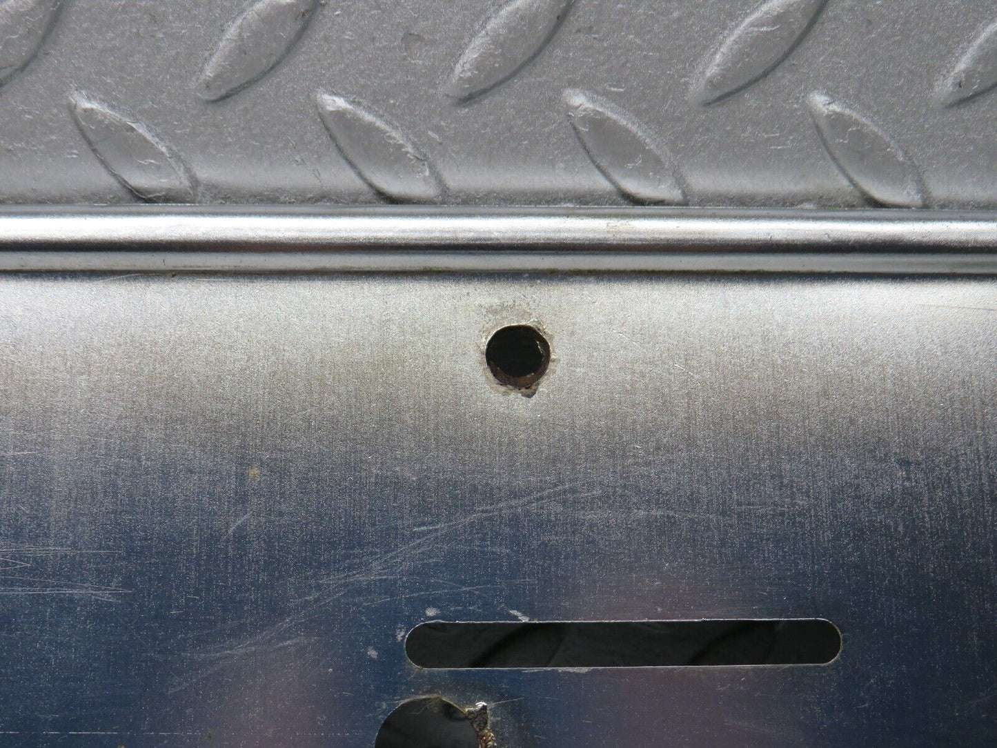 38162 Mercedes-Benz A124 320E Cabriolet Rear number Plate Holder