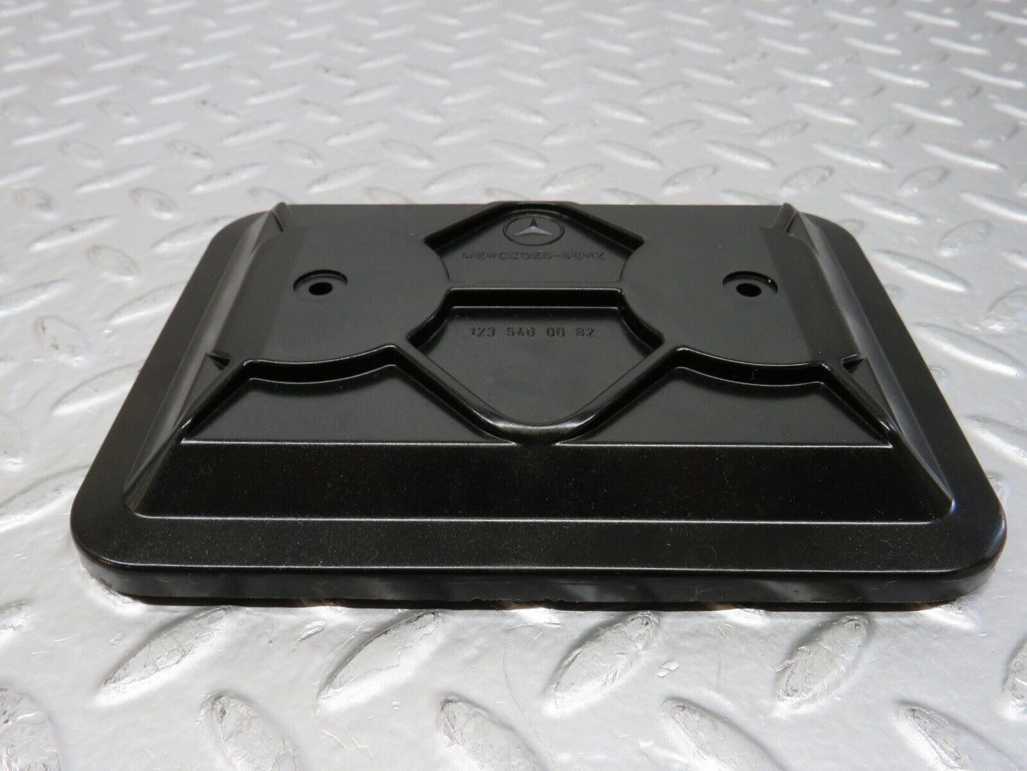 25582 Mercedes-Benz W123 200 Fuse Box Cover Lid 1235400082