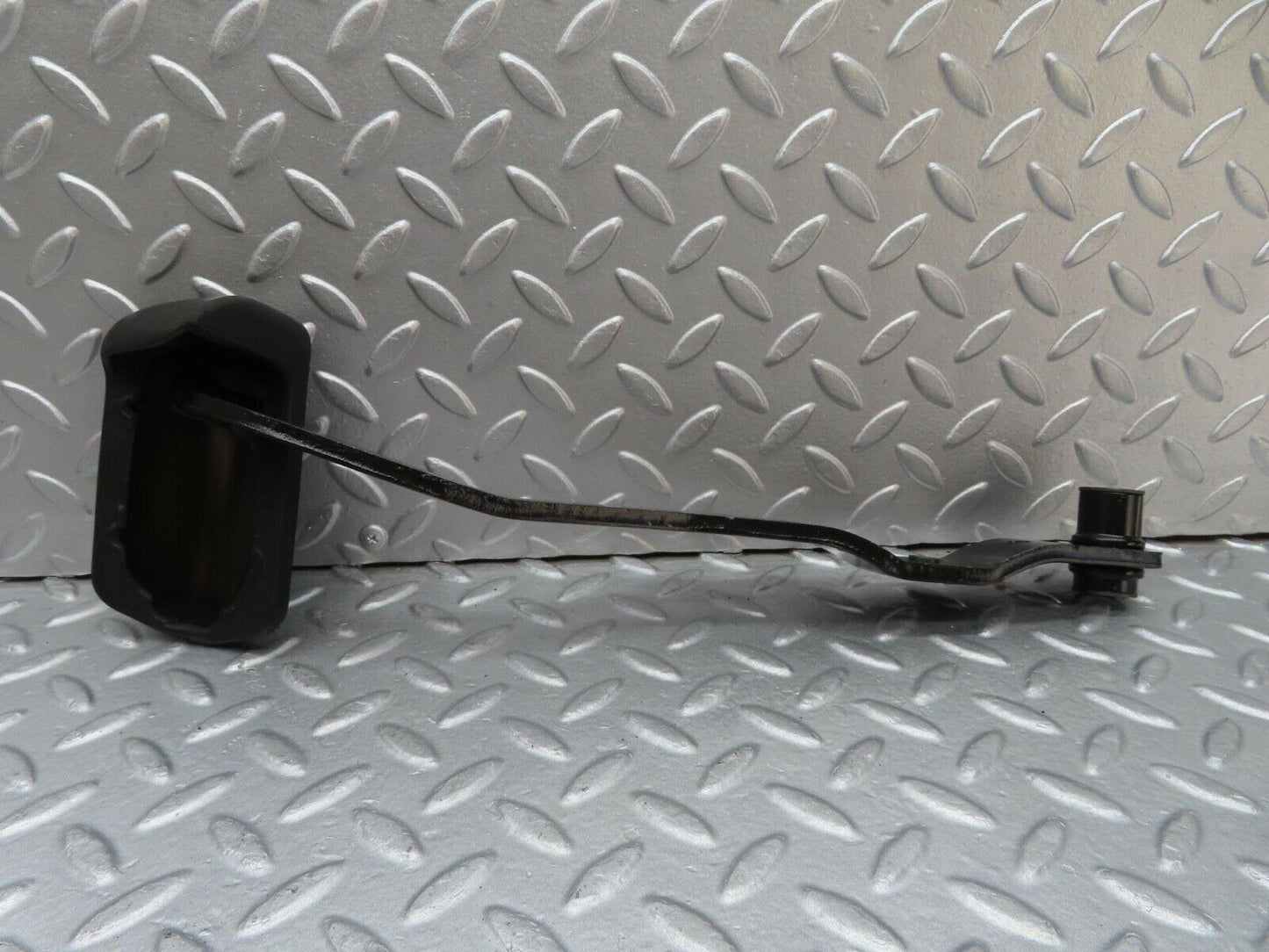 16011 Mercedes-Benz W123 280E Brake Pedal With Rubber 1232910082