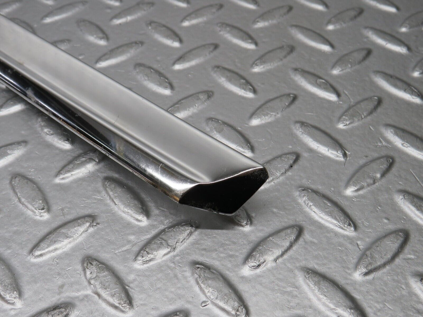 39108 Mercedes-Benz R107 500SL Left Door Chrome Trim