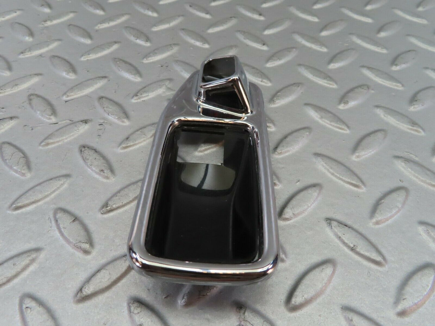7594 Mercedes-Benz S123 230TE Wagon Chrome Frame For Door Handle 1087660111