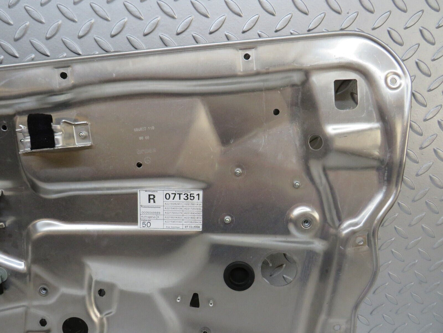 35104 Mercedes-Benz W221 Front Right Window Regulator Support Panel