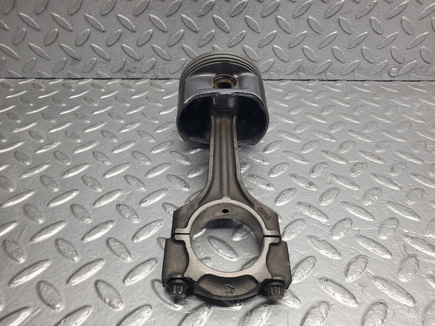 W124 Wagon piston with connecting rod used OEM