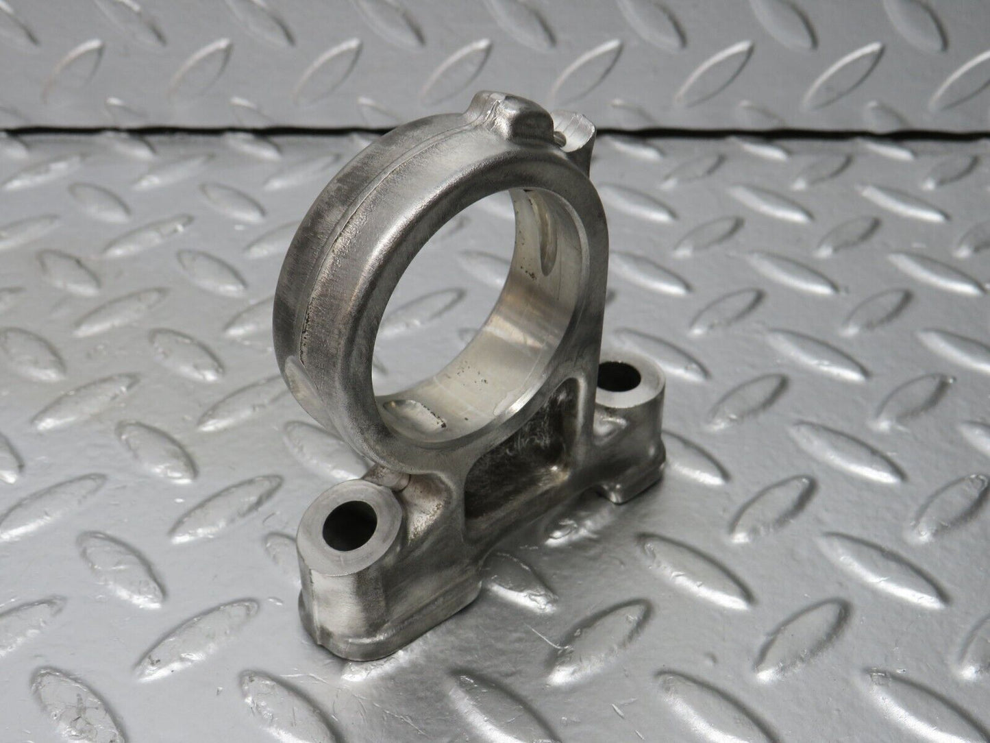 33000 Mercedes-Benz C107 R107 350 V8 Camshaft Tower Bearing 1160512112