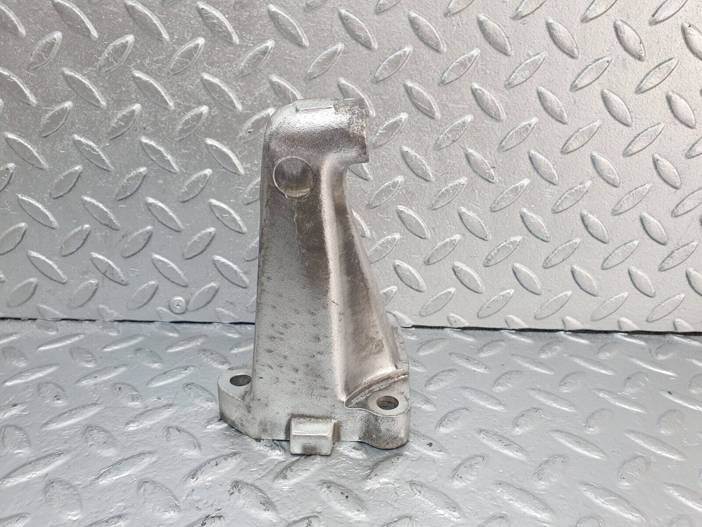 44013 Mercedes-Benz C123 230CE Coupe Engine Mount Bracket Right 1022230304