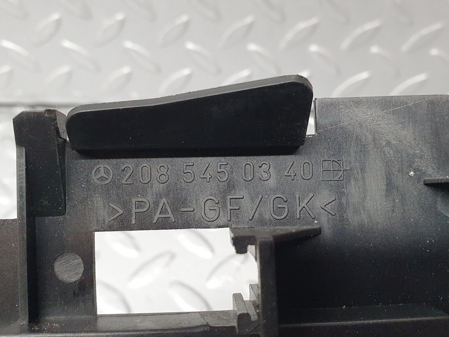 41815 Mercedes-Benz W202 C200 Relay Box Fuse Box 0095455632 0025451901 2085450340