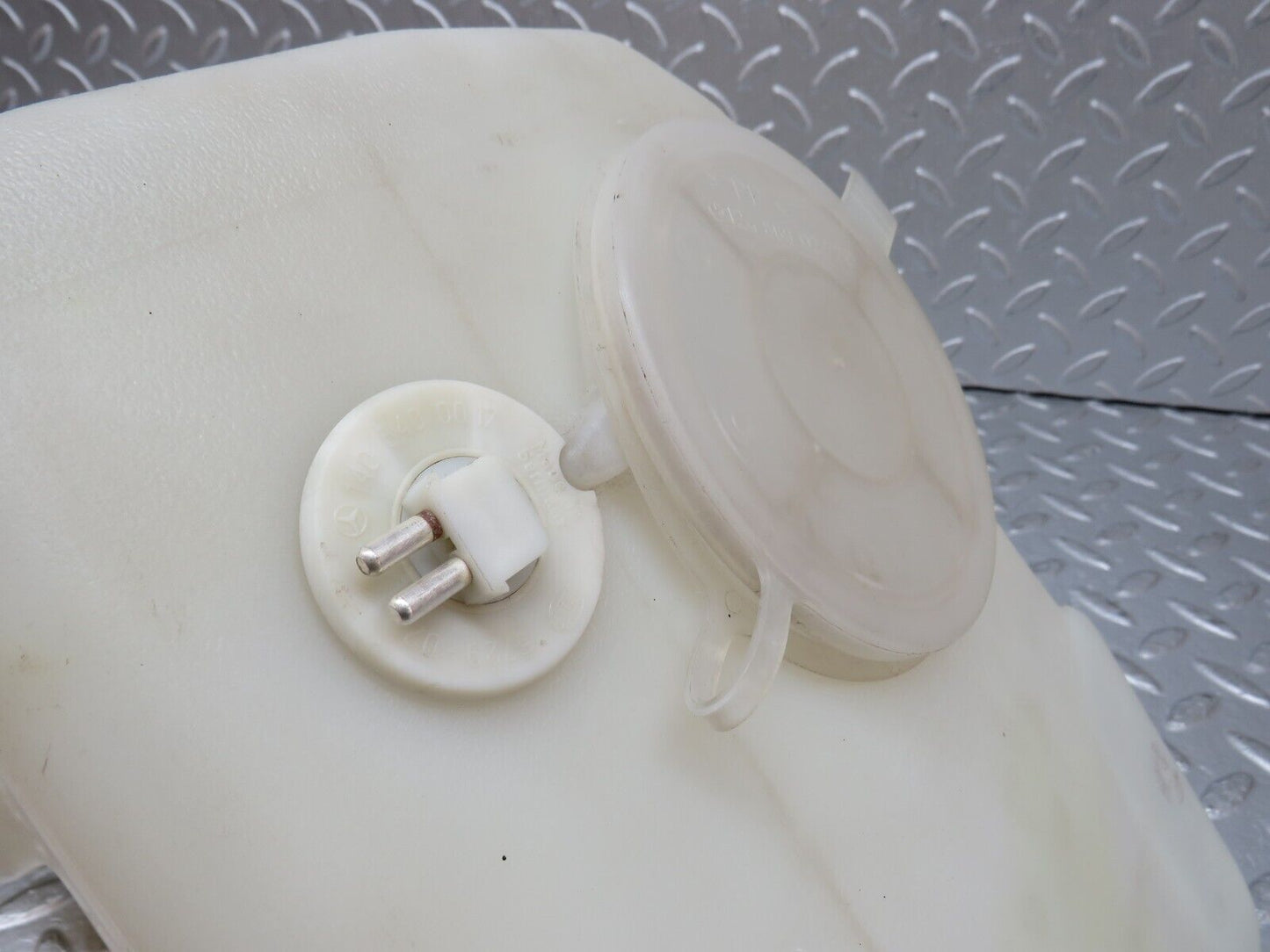 33524 Mercedes-Benz W202 C180 Windscreen Washer Fluid Reservoir 2028690020