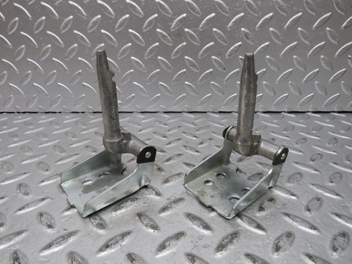 27831 Mercedes-Benz S124 300TE Wagon Rear Seat Hinge Pair