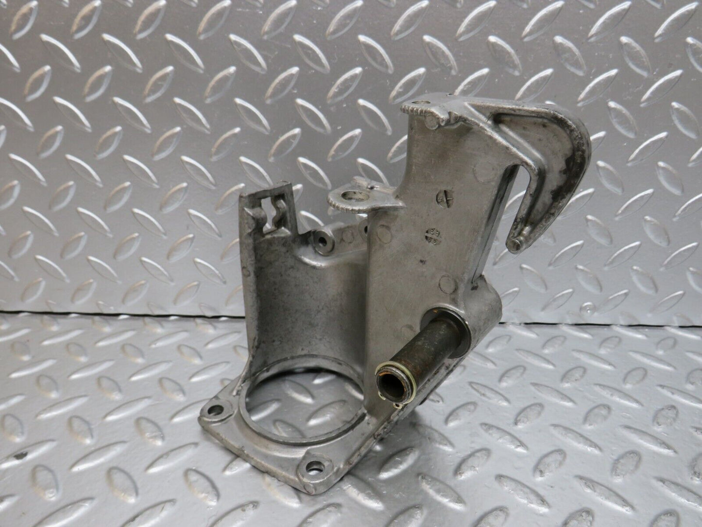 25426 Mercedes-Benz W123 200 Brake Pedal Bracket 1232900219