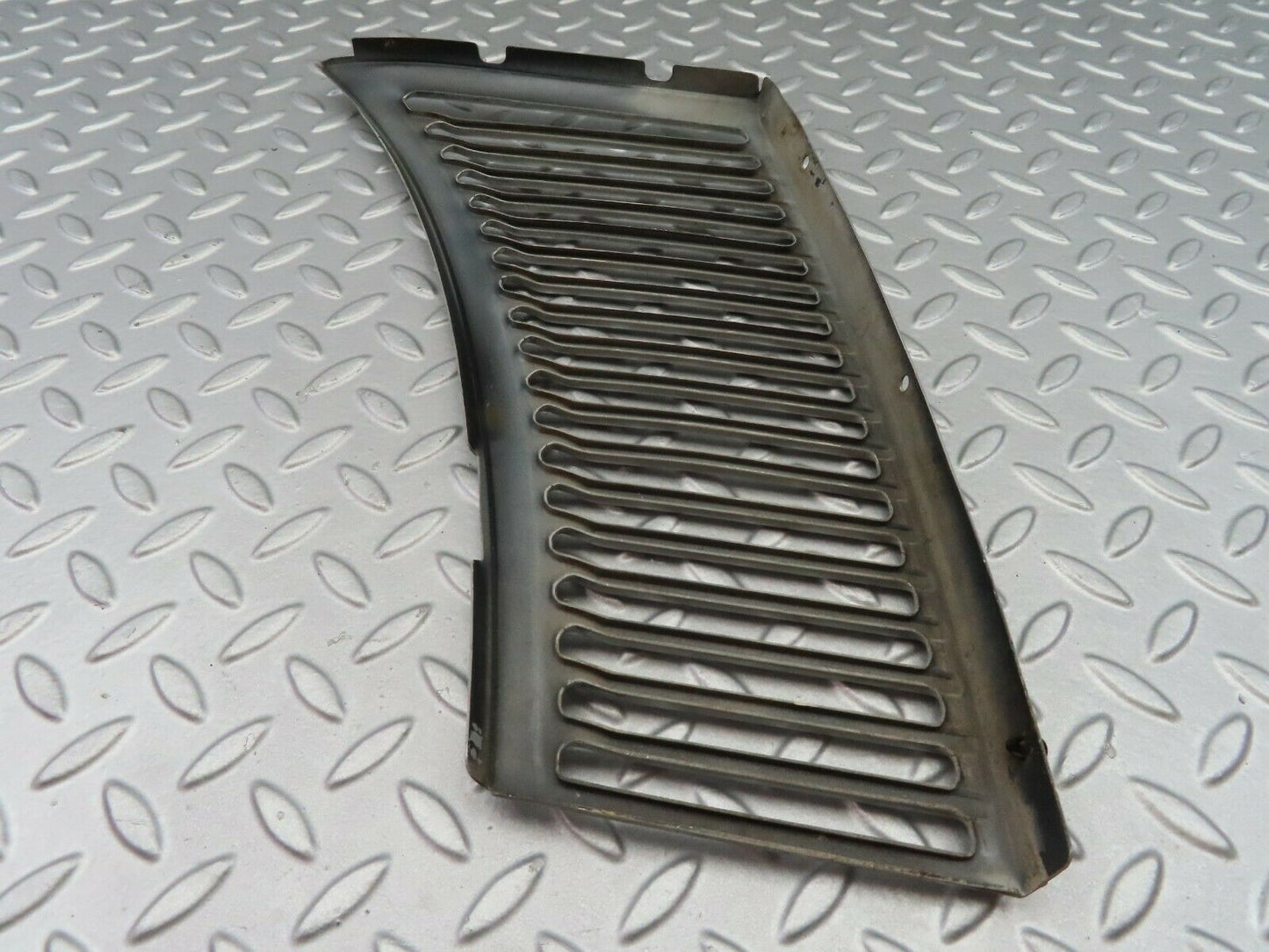 6887 Mercedes-Benz C107 350SLC Coupe Air Intake Grill Right Side